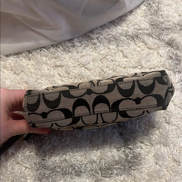 Coach Black and Cream Clutch with Signature Logo - Picture 4 of 6